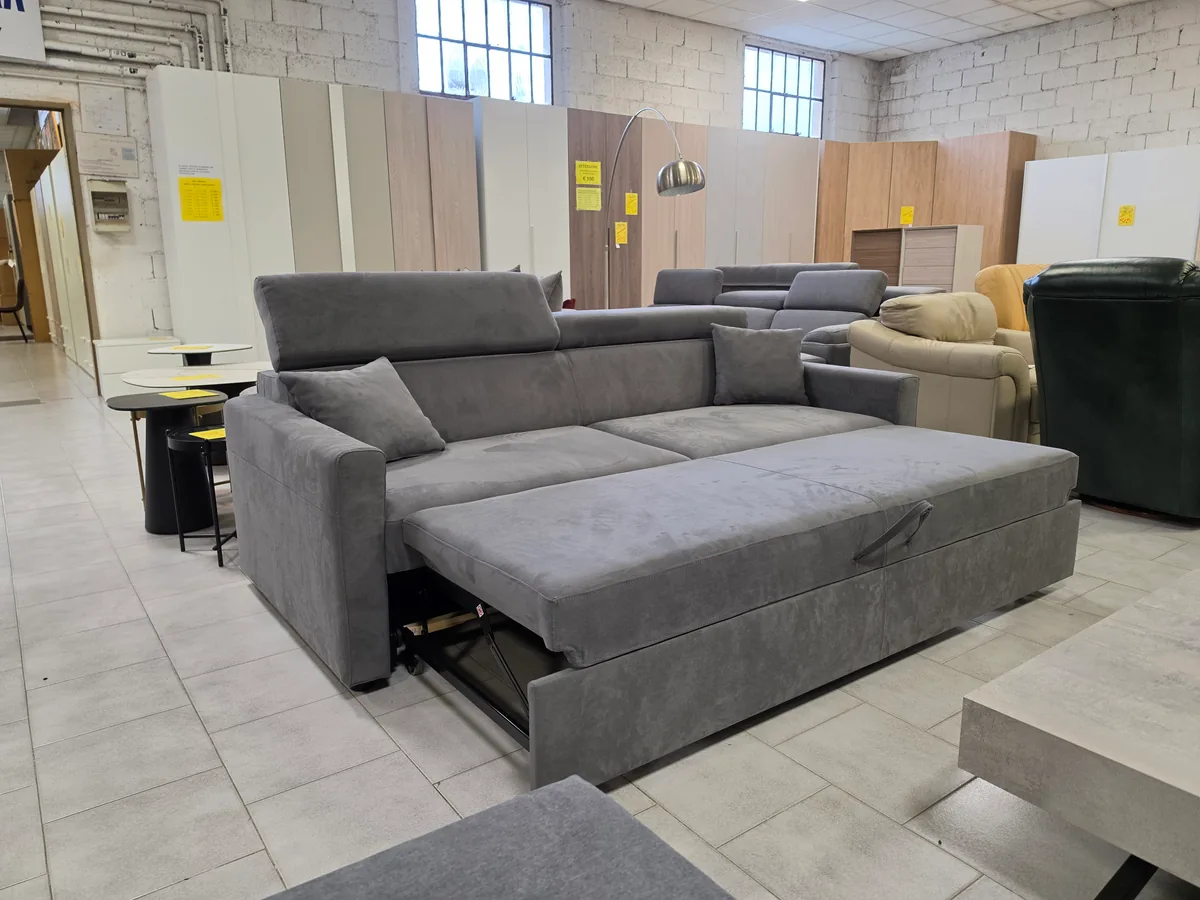 Divano della Promo Casa con panchetta estraibile aperta